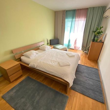 Green Apartment 214 With Private Parking Bucarest Exterior foto
