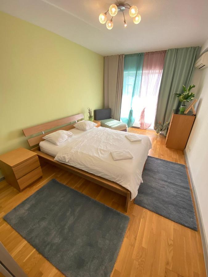 Green Apartment 214 With Private Parking Bucarest Exterior foto