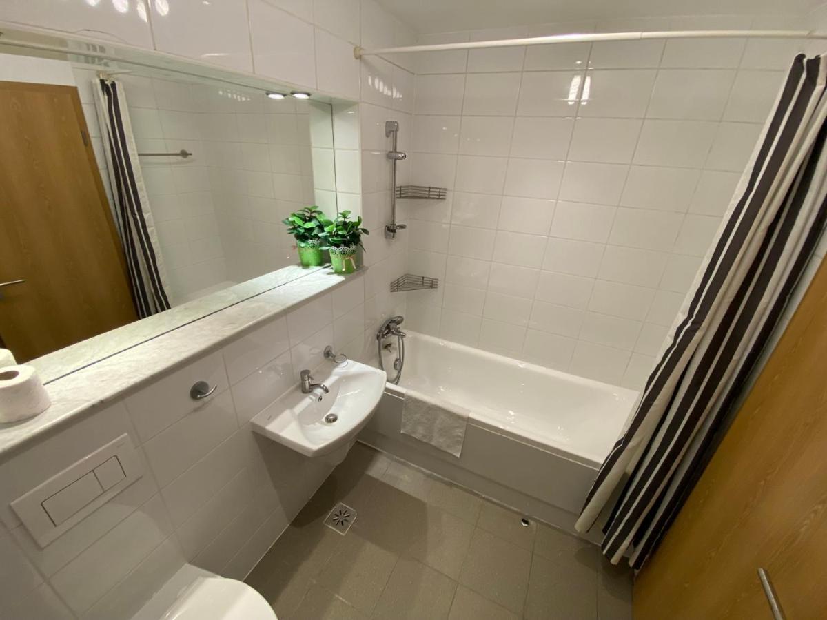 Green Apartment 214 With Private Parking Bucarest Exterior foto