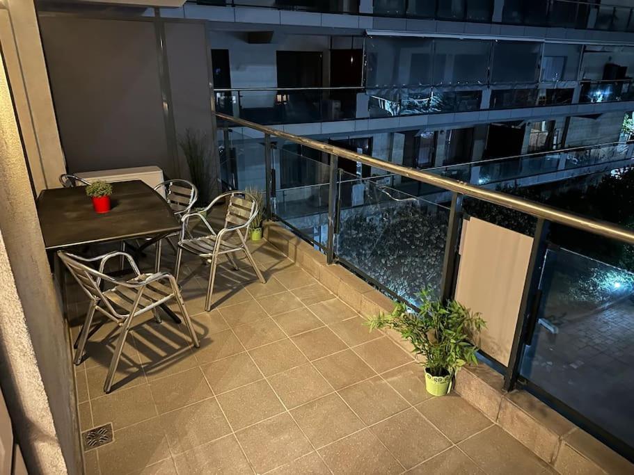 Green Apartment 214 With Private Parking Bucarest Exterior foto