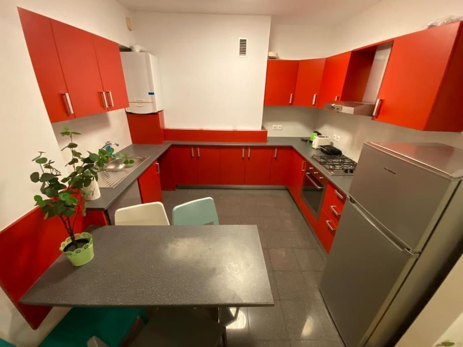 Green Apartment 214 With Private Parking Bucarest Exterior foto