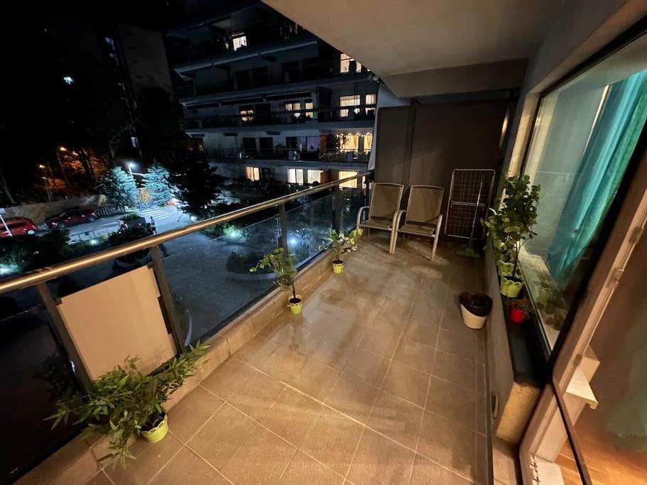 Green Apartment 214 With Private Parking Bucarest Exterior foto