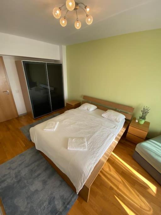 Green Apartment 214 With Private Parking Bucarest Exterior foto