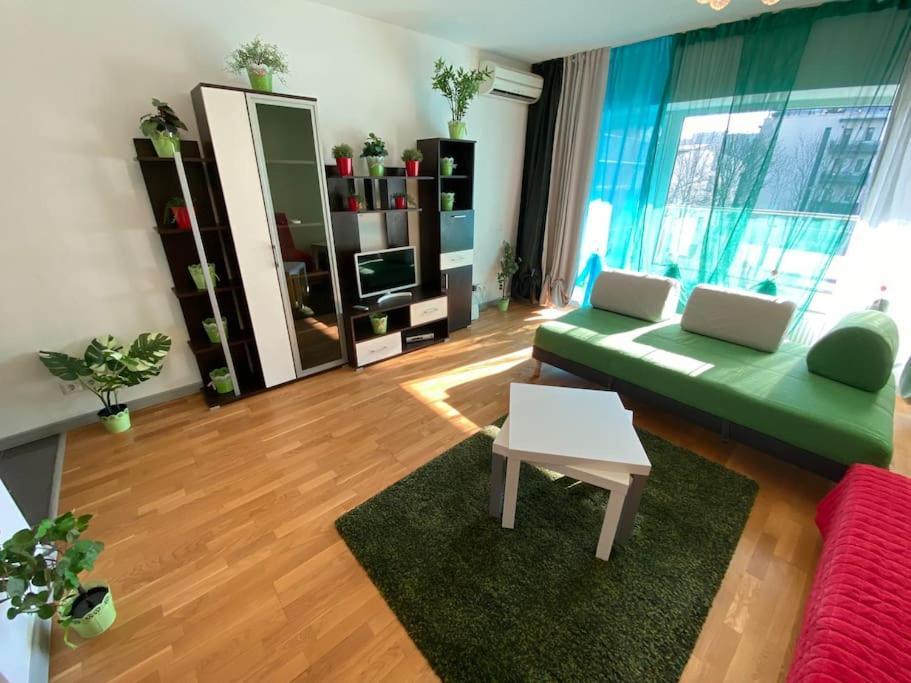 Green Apartment 214 With Private Parking Bucarest Exterior foto